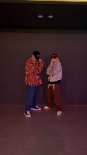 Lee Gi-kwang Instagram - 저도 한번 춰봤습니다👍 
with @tatter0tae 

🧠 @badalee__ 
#스모크챌린지 #smokechallenge