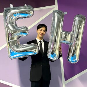 Lee Gi-kwang Instagram - 그동안 내 남편과 결혼해 줘 와 백은호 많은 응원과 사랑 보내주신 많은 분들 감사드립니다
좋은 분들과 함께한 덕분에 많이 배우고 느낄 수 있었던 좋은 현장이었습니다
진심을 다해 너무나 감사드리고 더욱더 노력해서 발전하는 좋은 가수이자 배우가 되도록 최선을 다하겠습니다 많은 사랑 다시 한번 감사드립니다