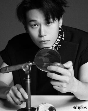 Lee Hak-ju Instagram - 싱글즈 7월호에서 형사록시즌2을 만나보세요~~!! 5-6부도 공개됐습니다! 많은 관심 부탁 드려요!! ㅎㅎ
#형사록2#싱글즈#disney 