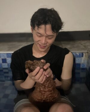 Lee Hak-ju Instagram - 휴가! 모카랑 휴가도 보내고 헤어질결심 2차 관람! 다시 보니 더 재밌네요!!! 극장으로~!