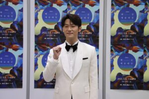 Lee Hak-ju Instagram - 백상예술대상에 함께할 수 있어서 너무 영광이었습니다..!
오랜만에 윤성호감독님, 처음으로 김홍기작가,감독님 만나봬서 더 좋았던..!

#SHUIT-W 
이상훈 대표님 예쁜 턱시도 감사합니다 (--)(__)