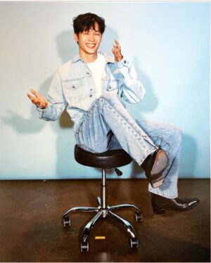 Lee Hak-ju Instagram - BIGISSUE 5월호 
화보촬영 후 주셨던 B컷! ^^;