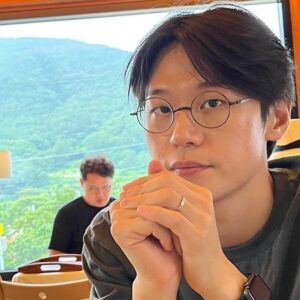 Lee Hak-ju Instagram - 형사록시즌2 7-8부! 
오늘부터 보실 수 있습니다
마지막까지 시청해주셔서 감사해요 오!무!사! 오늘도 무사히 ㅎ
사진은 이번 여름을 털어봤습니다
#형사록2#disney #이젠 몰아보기 가능^^