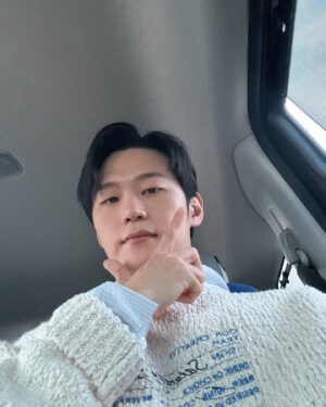 Lee Hak-ju Instagram - 오늘 두시부터 
sbs파워fm 107.7MHz
두시탈출 컬투쇼 
많이 관심가져주시고
네시에 Disney 에서 공개되는 형사록! 많은 시청 부탁드립니다
(--)(__)꾸벅