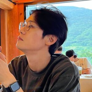 Lee Hak-ju Instagram - 형사록시즌2 7-8부! 
오늘부터 보실 수 있습니다
마지막까지 시청해주셔서 감사해요 오!무!사! 오늘도 무사히 ㅎ
사진은 이번 여름을 털어봤습니다
#형사록2#disney #이젠 몰아보기 가능^^