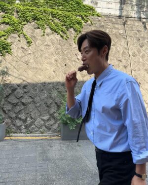 Lee Hee-jun Instagram - 기자님들과 인터뷰 끝나고ㅎㅎ
#핸섬가이즈  오늘 개봉