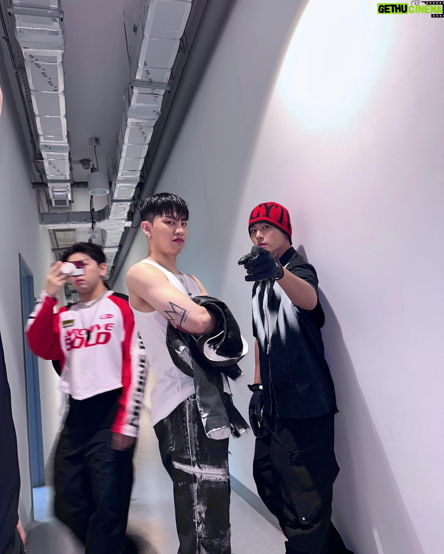 Lee Ho-won - 20K Likes - #mbitious