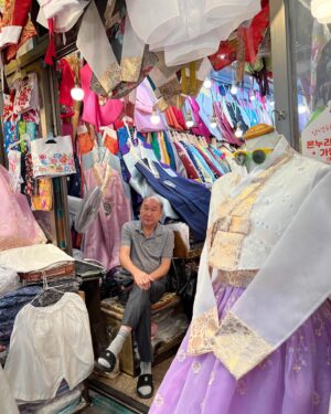 Lee Hsien Loong Instagram - Visited Seoul during my recent leave. It’s a vibrant metropolis where historic and natural spaces blend in with the urban landscape. Little wonder it’s a favourite destination for Singaporeans who enjoy food, shopping and cultural experiences. I met quite a few families on holiday like me! 

Visiting new places, I enjoy photographing the scenes and activities, trying to capture a bit of the spirit of the place. If you’ve visited Seoul recently, do share your favourite memories here! – LHL

(Photos by me)