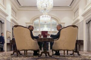 Lee Hsien Loong Instagram - Today, I formally informed President @tharman.sg of my decision to resign as Prime Minister on 15 May 2024. I also advised him to invite @lawrencewongst, who commands the confidence of the majority of MPs, to form the next government.

You can read our exchange of letters on the PMO website: go.gov.sg/lhl-letter-2024

– LHL

(PMO Photo by Leonard Leong)