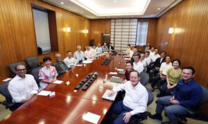 Lee Hsien Loong Instagram - Held my last Cabinet meeting as Prime Minister before the handover next week. 

We have held weekly Cabinet meetings year in, year out – even during the pandemic, where we had to shift to teleconferencing. These meetings are a crucial platform for discussing national issues, major policies, and matters that affect all our lives. It has been my privilege to lead my Cabinet team for the past 20 years. In Cabinet, the Prime Minister is “primus inter pares” – not the boss with his subordinates, but the first among equals, all deliberating together to find the best solutions for Singapore. I thank my colleagues for their steadfast support.

From next week, PM @lawrencewongst will take charge in Cabinet meetings, but I will continue to contribute as Senior Minister. Singapore will be in good hands under the 4G team and I am ready to support the new team in their work for Singapore’s success. – LHL
 
(MCI Photo by Fyrol)