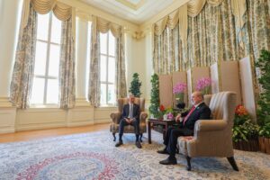 Lee Hsien Loong Instagram - Glad to meet His Majesty Sultan Ibrahim Sultan Iskandar (@officialsultanibrahim), Malaysia’s Yang di-Pertuan Agong, this morning. Today is also a special date for both of us: on this day two years ago, Sultan Ibrahim conferred on me the Dato’ Sri Paduka Mahkota Johor, Johor's highest honour.

Singapore and Malaysia share a close friendship, underpinned by historical ties and strong relationships between our governments and businesses. In January, PM @anwaribrahim_my and I observed the completion of the Johor Bahru-Singapore Rapid Transit System (RTS Link) connecting span and witnessed the signing of the Johor-Singapore Special Economic Zone (JS-SEZ) MOU.

President @tharman.sg will be hosting the Sultan to a State Banquet tonight. Tomorrow Sultan Ibrahim will visit the @parl_sg and and be briefed on how the Thomson-East Coast line connects with the RTS Link. I wish the Sultan a fruitful visit! – LHL

([1] MCI Photo by Ngau Kai Yan, [2-3] MCI Photos by Lim Sin Thai)