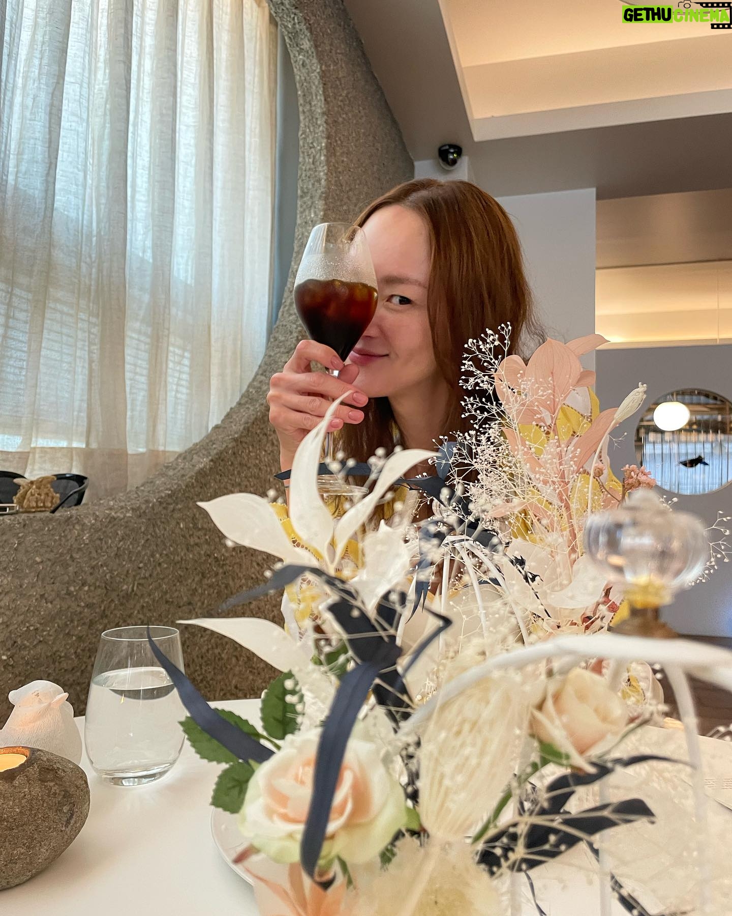 Lee Hye-jung - 3 Likes - 장미빛인생🌹
고마워 금숙언니🫶🏻🧡
바빠진 동생스케줄에 맞춰 생일도 챙겨주규
오늘 점심 난 파리에 다녀왔다🧡