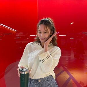 Lee Hye-jung Instagram - 주먹쥔거 아님 화이팅한거임💪🏻

바쁘고 지치지만 신이납니다
주어진거에 감사하고 행복합니다 
지금 이순간 느끼려고 합니다

오늘도 고생했어요🙌🏻

#셀프칭찬
#셀프가스라이팅
😎

우리 낼 평냉에 한잔할래? 🙄

😆😆😆😆😆