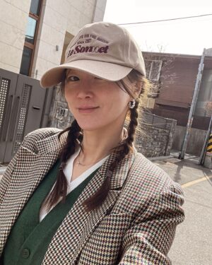 Lee Hye-jung Instagram - 미안한데 …
비율이 왜그런거예여 
분명 잘나왔다고 했자나여 ..😳

#사진못올리는이유
#셀카만올리는이유
#160으로만드는그의기술
#그래찍어준게어디야
#그래도사랑해