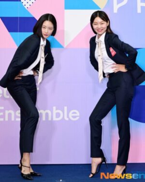 Lee Hyun-yi Instagram - 저 파리 올림픽 가요!!!🇫🇷
KBS 2024 파리올림픽 방송 MC로 가게 되었는데요!
오늘 오전 발대식을 마쳤습니다~

이번 올림픽 개최지가 패션의 수도 파리인 만큼, 
저의 본업인 패션모델로서의 강점을 살려서 역대 가장 스타일리쉬하고 패셔너블한 올림픽을 최대한 잘 담아내도록 하겠습니다. 
그리고 몇년간 진지하게 축구를 하면서 스포츠를 바라보는 관점이 완전히 바뀌었는데, 이번 올림픽 현장에 가서 우리나라 대표팀 선수들을 따뜻한 시선으로 응원하고 오겠습니다.
또한 공감 능력을 백분 발휘하여 현장의 열기와 다양한 감정들을 생생하게 전달 할 수 있도록 하겠습니다!🎤
여러분! KBS 올림픽 방송 많이 시청해주세요!!😍

I’m going to the Paris Olympics!!!🇫🇷
I got to be the MC for KBS‘ 2024 Paris Olympics broadcast!

As the venue for this year’s Olympics is Paris, the capital of fashion, 
I will use my strengths as a fashion model, (which is my original job) to capture the most stylish and fashionable Olympics of all time as best as I can. 
And after playing soccer for several years, my perspective on sports has completely changed. I will go to the Olympics and cheer on Korean national team players with warm heart.
I will also use my strong empathy skills to the best of our ability to vividly convey the excitement and various emotions of the scene!
Please watch the KBS Olympic broadcast a lot!!

#2024parisolympics #paris2024 #kbs #파리올림픽 #2024파리올림픽