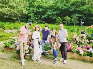 Lee Il-hwa Instagram - #수국정원
#불암산나비정원 
#기차가있는풍경카페
#화랑대철도공원🚂 
#타임뮤지엄
#신창석감독님 #배도환선배님 
#이명호배우님