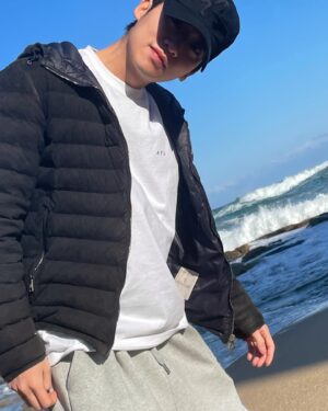 Lee Il-jun Instagram - 2023, 다들 더 행복하세요 Happy New Year🎄