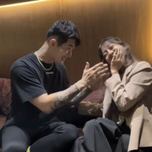 Lee Jeong-hoon Instagram - Aduh aduh aduh kok ada cewek rayu2 diriku sih??? 😂🤣😂🤣😂

Rasain lo 🤭 Begituu rasanya di tampar kenyataan 🥹 mending di tampar @letmiin.id 🔥🔥
Pernah mimpi kaya gini ga ya??