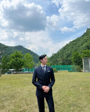 Lee Ji-hoon Instagram - 슈트브랜드광고 하나 찍자🕴🏻