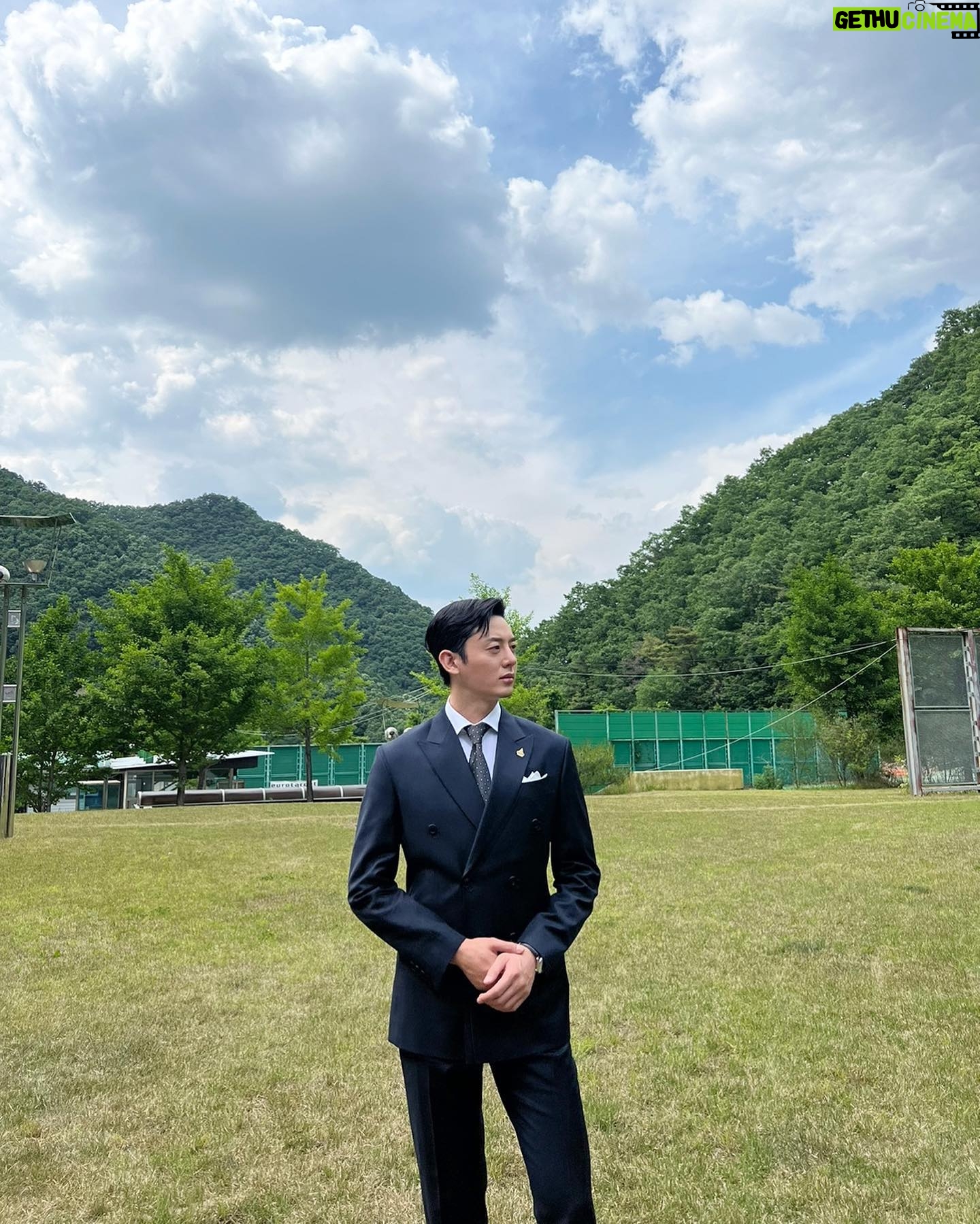 Lee Ji-hoon - 8.3K Likes - 슈트브랜드광고 하나 찍자🕴🏻