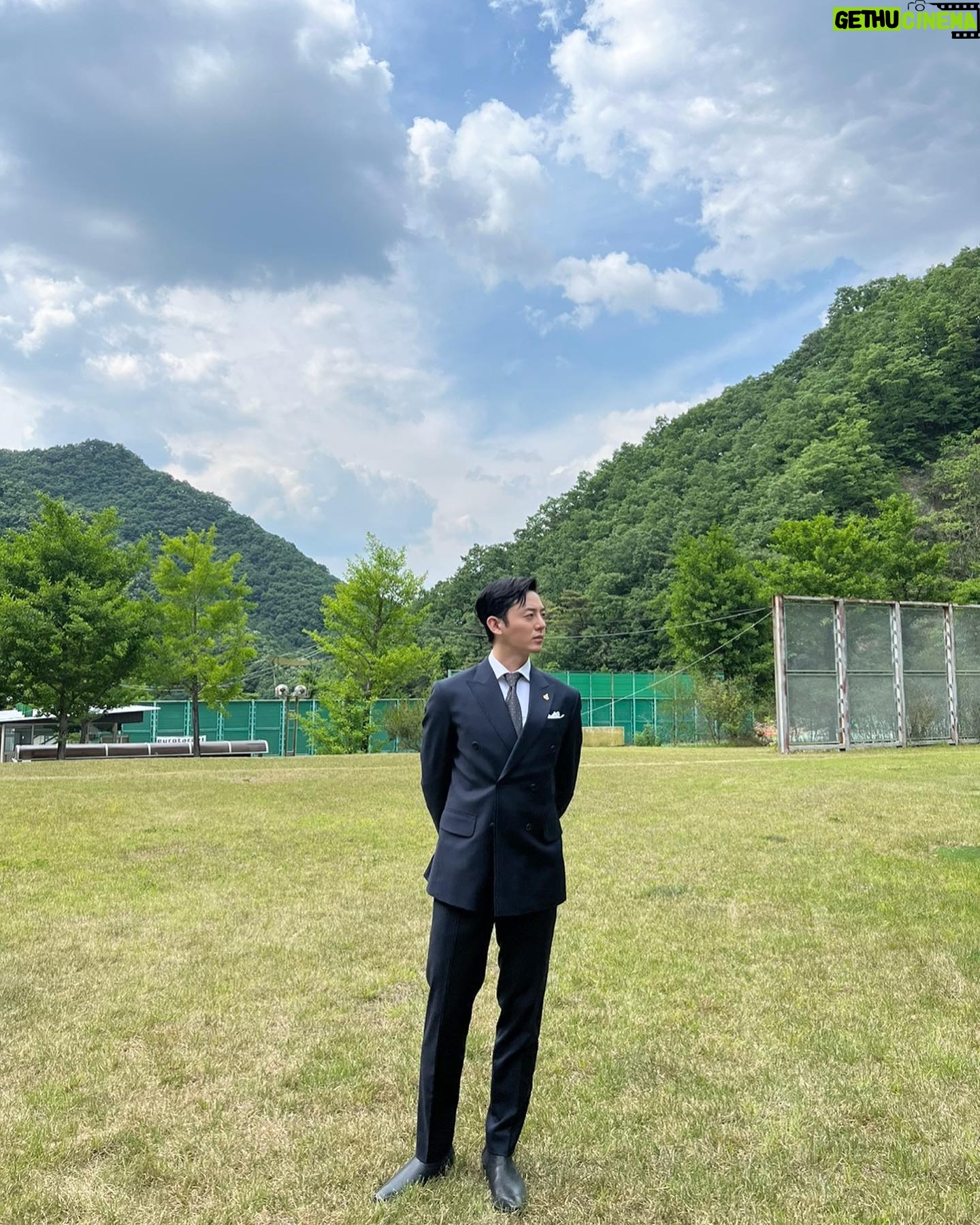 Lee Ji-hoon - 8.3K Likes - 슈트브랜드광고 하나 찍자🕴🏻