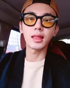 Lee Ji-hoon Instagram - 선크림 바르자 오늘은 날이 좋다