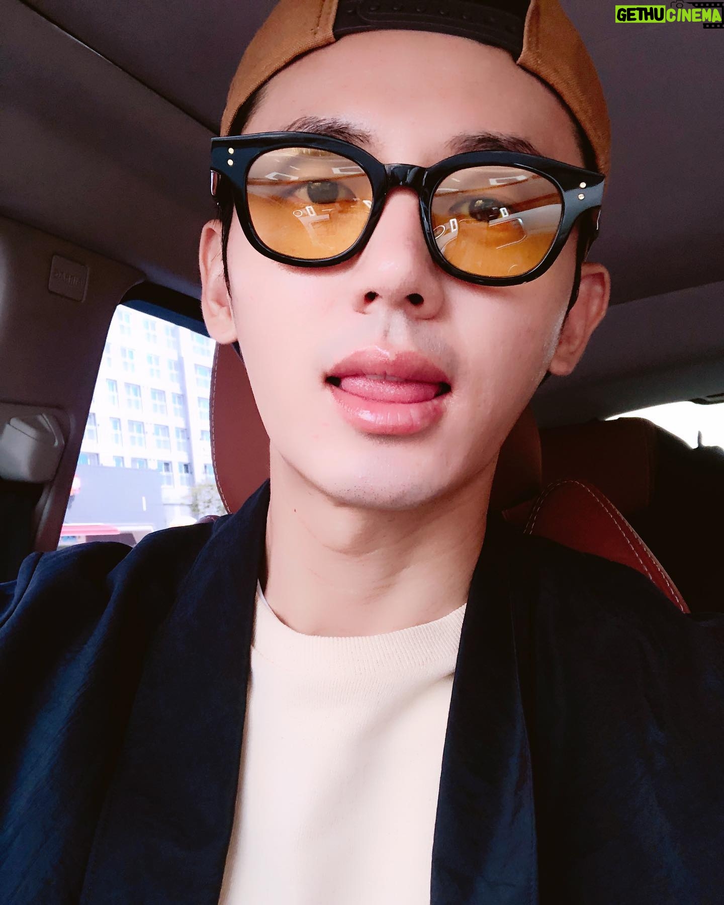 Lee Ji-hoon - 13.4K Likes - 선크림 바르자 오늘은 날이 좋다