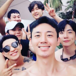 Lee Ji-hoon Instagram - 오래오래🕴🏻🕴🏻🕴🏻🕴🏻🕴🏻🕴🏻🕴🏻🕴🏻
