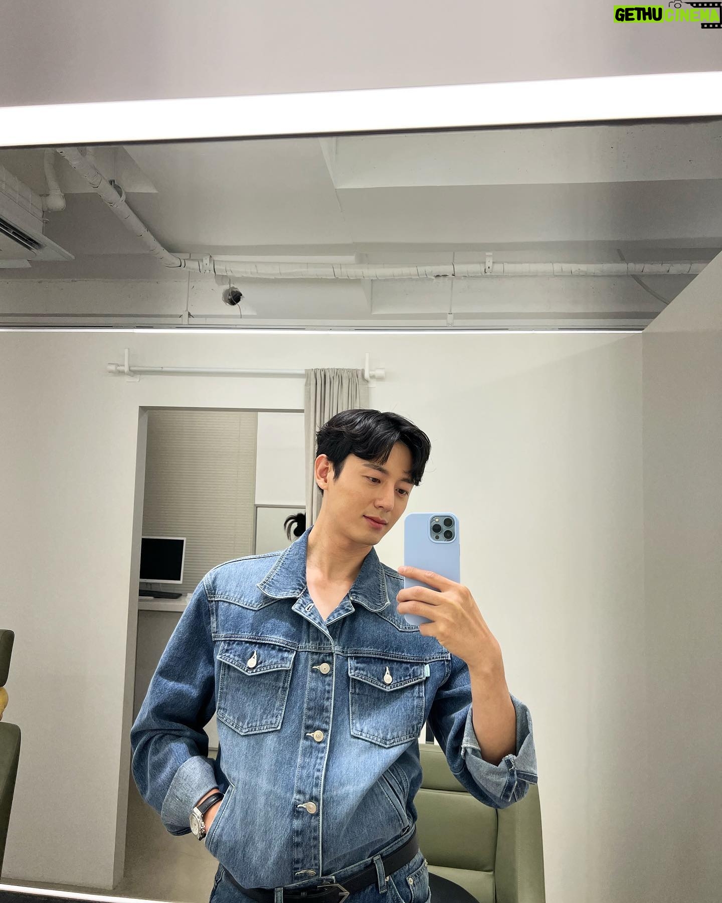Lee Ji-hoon - 7.8K Likes - #빈틈없는사이 #instankfunk 잠시후 sbs컬투쇼 보이는라디오 많이 봐주세용!!💕