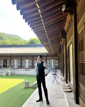 Lee Ji-hoon Instagram - 좋은데 더운데?🕴🏻