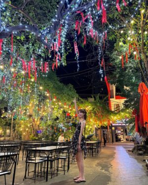 Lee Ji-won Instagram - 신발 반대로 신고 이만보 걸은 날
엄지발가락과 맞바꾼 행복