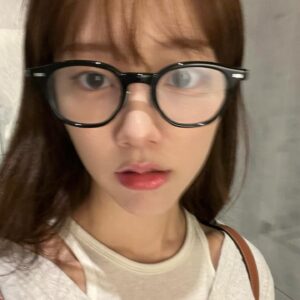 Lee Ji-won Instagram - 2024 더 행복하자🤍