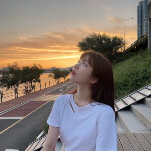 Lee Ji-won Instagram - 내년에 봐유 여름