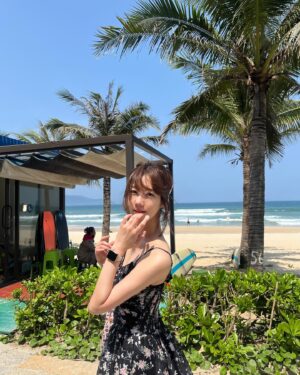 Lee Ji-won Instagram - 신발 반대로 신고 이만보 걸은 날
엄지발가락과 맞바꾼 행복