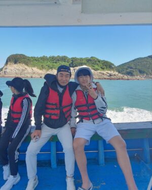 Lee Jong-hyuk Instagram - 소이작도에서 하루…낚시도 하고 (못잡음)해산물 원없이 먹고 ㅎ 추억쌓았네 가족여행..배타고 섬 여행들 해보세요…콧구멍에 바닷바람 쐬기 ㅎ