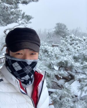 Lee Jong-hyuk Instagram - 일욜산행#심학산 아침에 눈이 내려서 고민하다 고고!! 저질체력 새삼 느꼈지만 오길 잘 했음 마무리는 어죽에 도리뱅뱅 ㅎ #내다리내놔 다들 건강하세요!! 가라 코로나!!