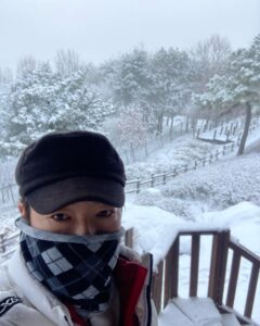 Lee Jong-hyuk Instagram - 일욜산행#심학산 아침에 눈이 내려서 고민하다 고고!! 저질체력 새삼 느꼈지만 오길 잘 했음 마무리는 어죽에 도리뱅뱅 ㅎ #내다리내놔 다들 건강하세요!! 가라 코로나!!
