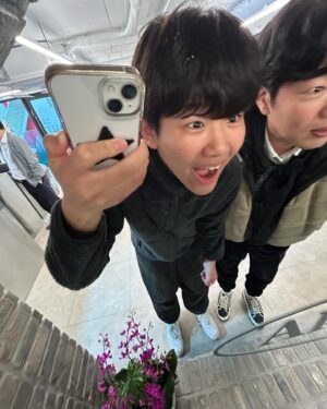 Lee Jong-hyuk Instagram - 연남동 추러스 먹으러 준수랑 ㅋㅋ 성아누나 순재형 대박나셔 #파미고