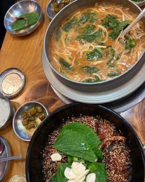 Lee Jong-hyuk Instagram - 일욜산행#심학산 아침에 눈이 내려서 고민하다 고고!! 저질체력 새삼 느꼈지만 오길 잘 했음 마무리는 어죽에 도리뱅뱅 ㅎ #내다리내놔 다들 건강하세요!! 가라 코로나!!