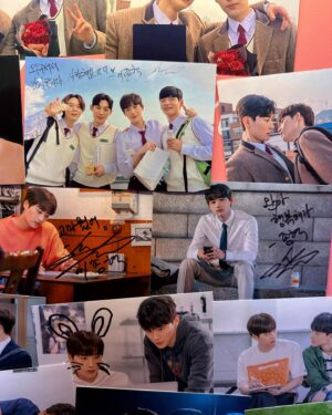 Lee Jong-hyuk Instagram - 종방 기념 이벤트 야무지게 즐기고 왔습니다. 사실 제 기대 이상으로 작품이 정말 큰 사랑을 받아 아직도 어안이 벙벙하지만.. 플레이어분들 덕분에 걱정해온 날들이 무색할만큼 행복한 요즘을 보내고 있습니다.

이제부터는 우연시를 OTT에서도 볼 수 있다고 해요. OTT플랫폼 통해서도 오래오래 재밌게 즐겨주셨음 합니다!

앞으로도 우리 승규랑 저 잘 부탁드립니다!
감사하고 감사합니다. 
다들 복 많이 받으실거에요🫶

그리고 감독님 정말 감사합니다💚

#우리연애시뮬레이션 #우연시 #ourdatingsim