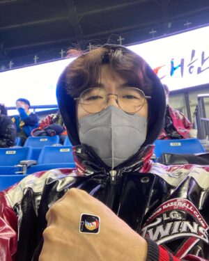 Lee Jong-hyuk Instagram - 내가 승리요정이라고!!!!! 응원가도 못 불러 소리도 못질러 ㅋㅋ 걍 감상해야 할 판 ㅎㅎ 그래도 야구장아 반갑다 ㅜㅜ