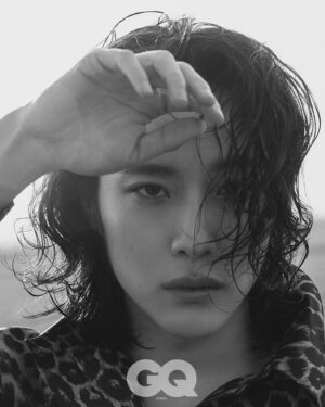 Lee Jong-won Instagram - @ysl @anthonyvaccarello 💛