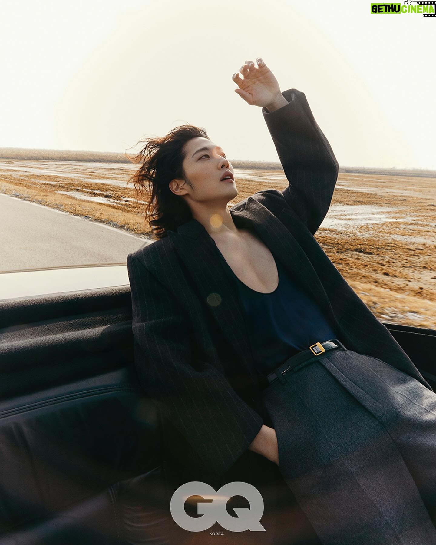 Lee Jong-won - 72.9K Likes - @ysl @anthonyvaccarello 💛