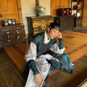 Lee Jong-won Instagram - 이렇게나 많은 사랑을 받게 될 줄은 몰랐습니다만.. 아직도 많은 부분에서 실감이 나지 않아요.🥹 수호, 여화를 비롯한 모든 캐릭터, 드라마를 아껴주시고 사랑해주셔서 감사하고 고마워요. 많은 분들이 힘내어 고생한 만큼 그 이상으로 잘 되어 증명을 한 것 같습니다. 드라마 재미있게 봐주셔서 진심으로 감사드립니다!! 다들 고생하셨어요!! ❤18% ❤️