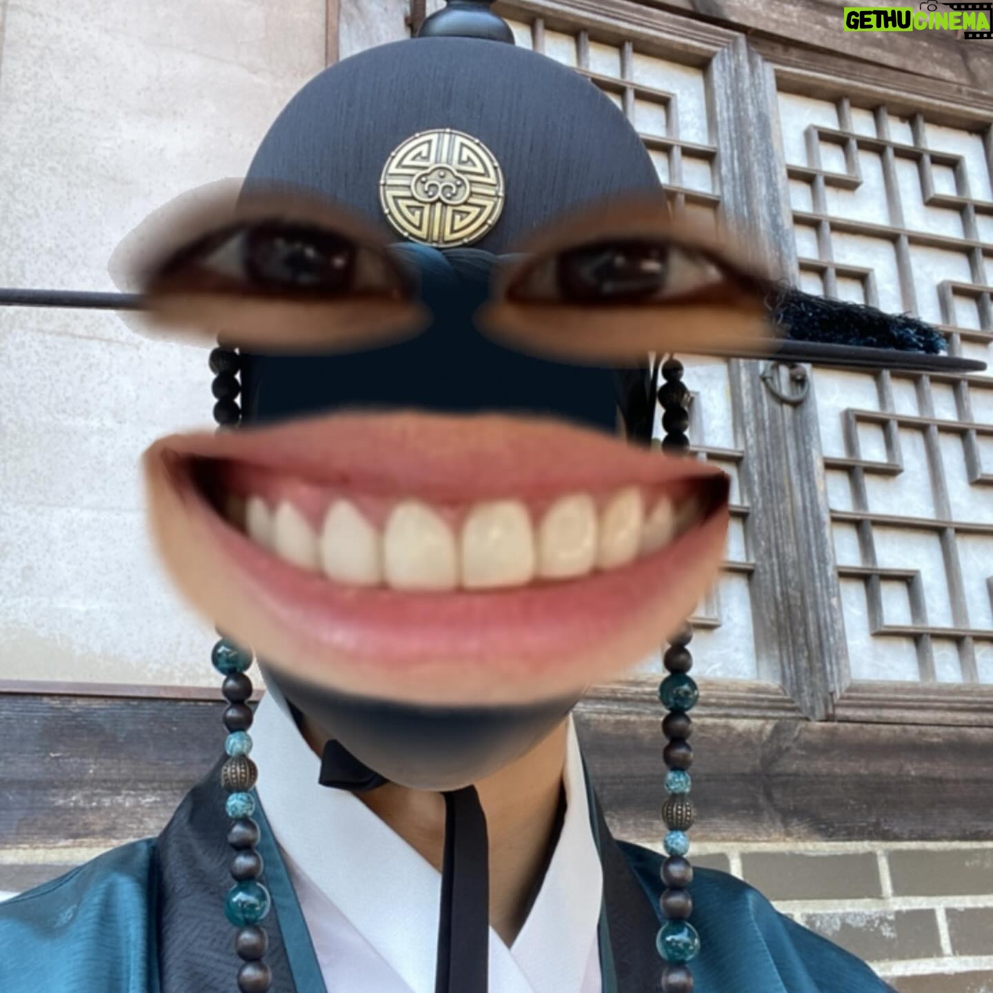 Lee Jong-won - 74.1K Likes - 이렇게나 많은 사랑을 받게 될 줄은 몰랐습니다만.. 아직도 많은 부분에서 실감이 나지 않아요.🥹 수호, 여화를 비롯한 모든 캐릭터, 드라마를 아껴주시고 사랑해주셔서 감사하고 고마워요. 많은 분들이 힘내어 고생한 만큼 그 이상으로 잘 되어 증명을 한 것 같습니다. 드라마 재미있게 봐주셔서 진심으로 감사드립니다!! 다들 고생하셨어요!! ❤18% ❤️