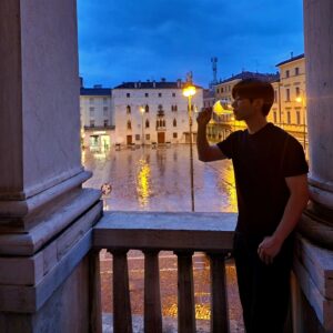 Lee Ju-seung Instagram - 저랑 와인 한잔하실래요? 
Would you like to have a glass of wine with me?
Vuoi bere un bicchiere di vino con me?
#italy #italia #udine #filmfestival