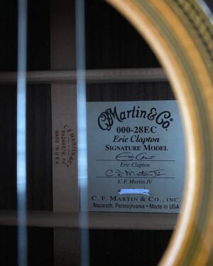 Lee Juck Instagram - pure beauty #martinguitar #00028ec #ericclaptonsignaturemodel #smallbody #solidsound