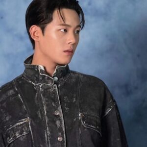 Lee Jung-ha Instagram - 얼루어 화보 찍을 때 회사가 찍은 비 하인드 컷 !

@namooactors 
@allurekorea