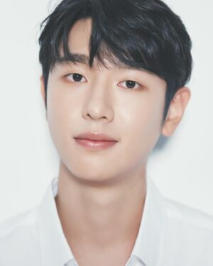 Lee Jung-jun Instagram - profile 1
.

.

.
#이엘파크 #elpark