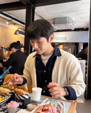 Lee Jung-jun Instagram - 🍔최애